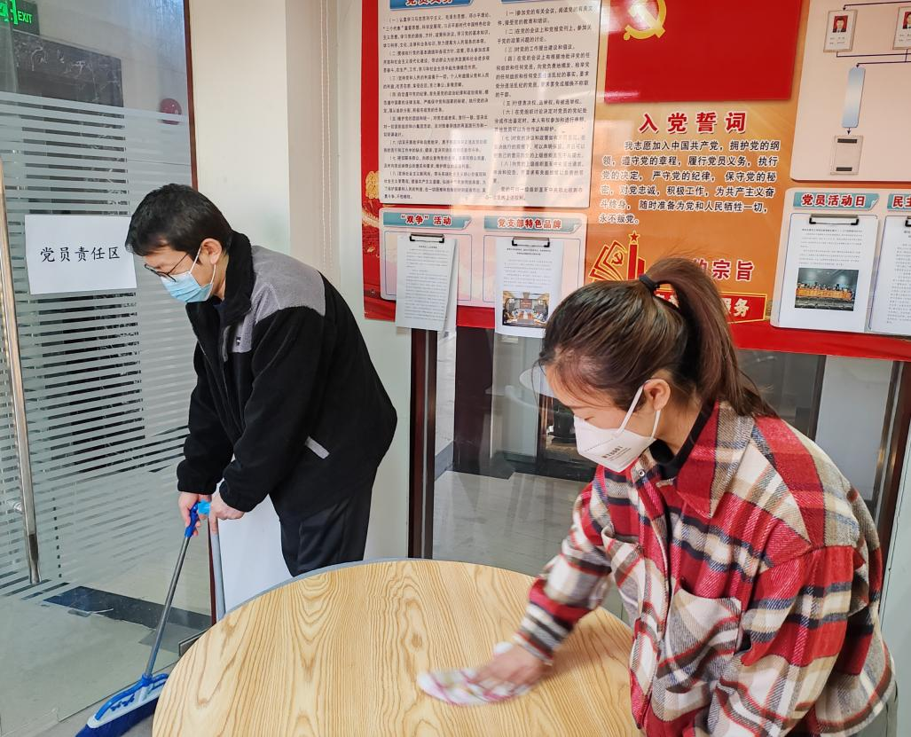 銅冠金源黨支部組織開展義務勞動