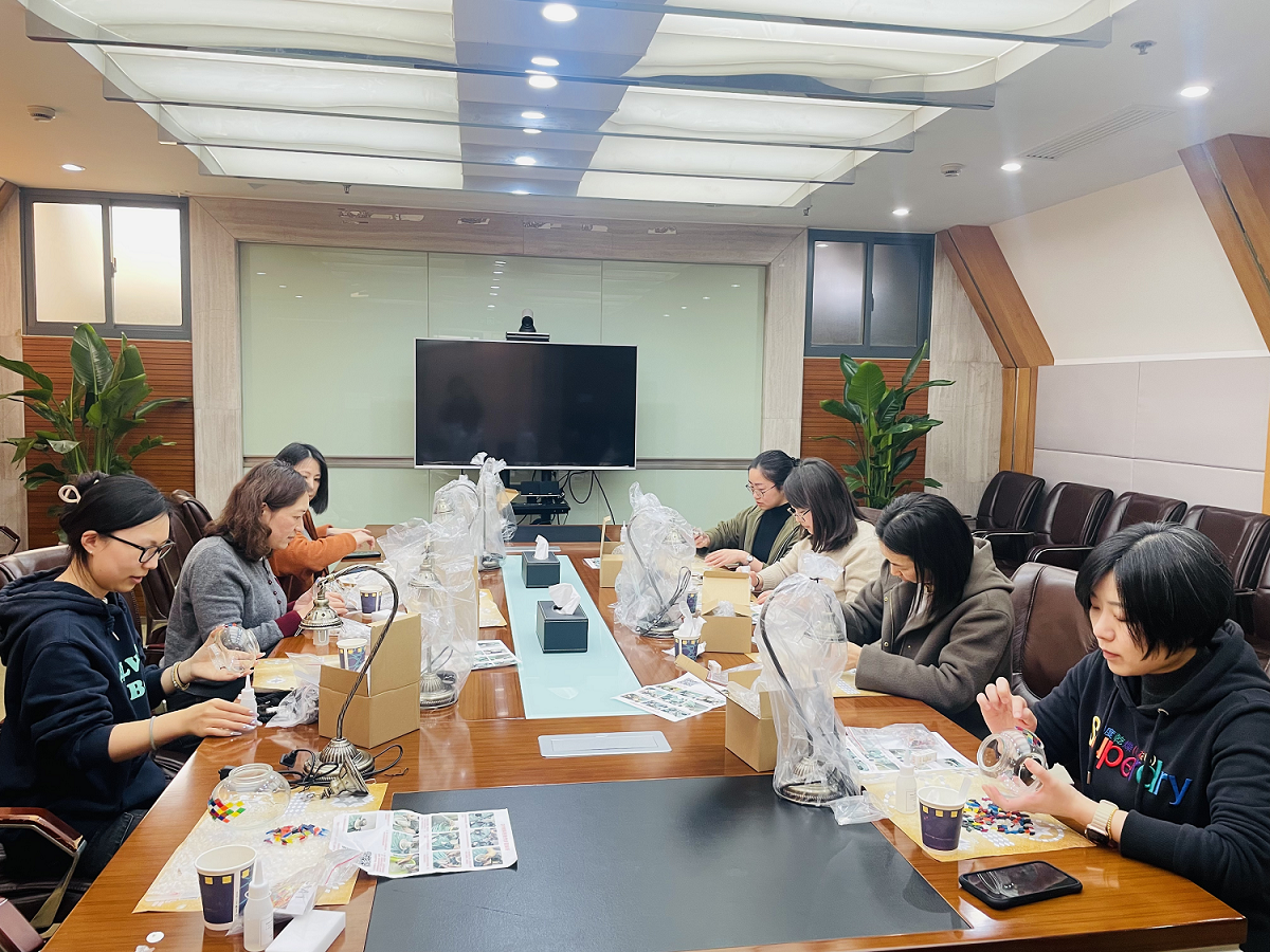 銅冠金源期貨有限公司黨支部開展“三八”婦女節手工活動