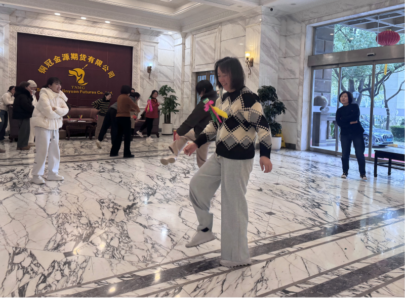 綻巾幗芳華 赴美好時光——銅冠金源期貨舉辦三八婦女節趣味活動